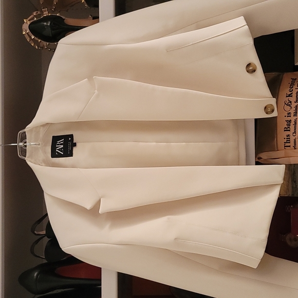 Zara Jackets & Blazers - Zara Cream Crop Blazer